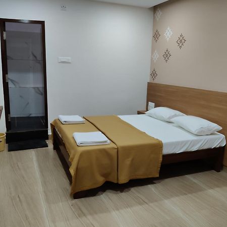 Nandan Residency Hotel Májszúr Kültér fotó