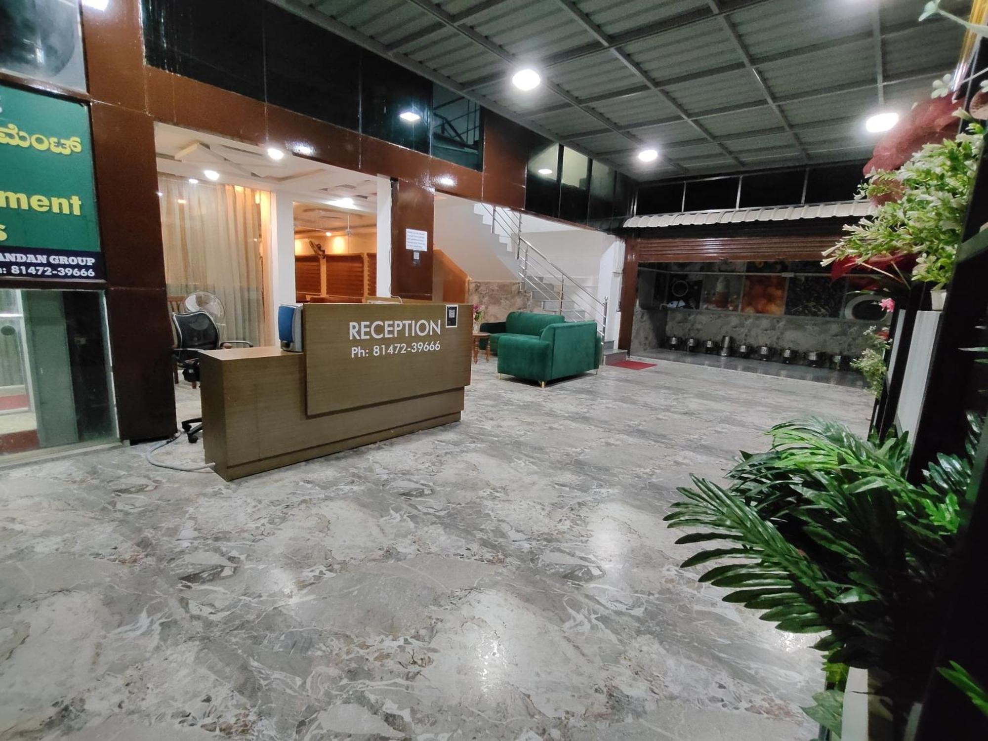 Nandan Residency Hotel Májszúr Kültér fotó
